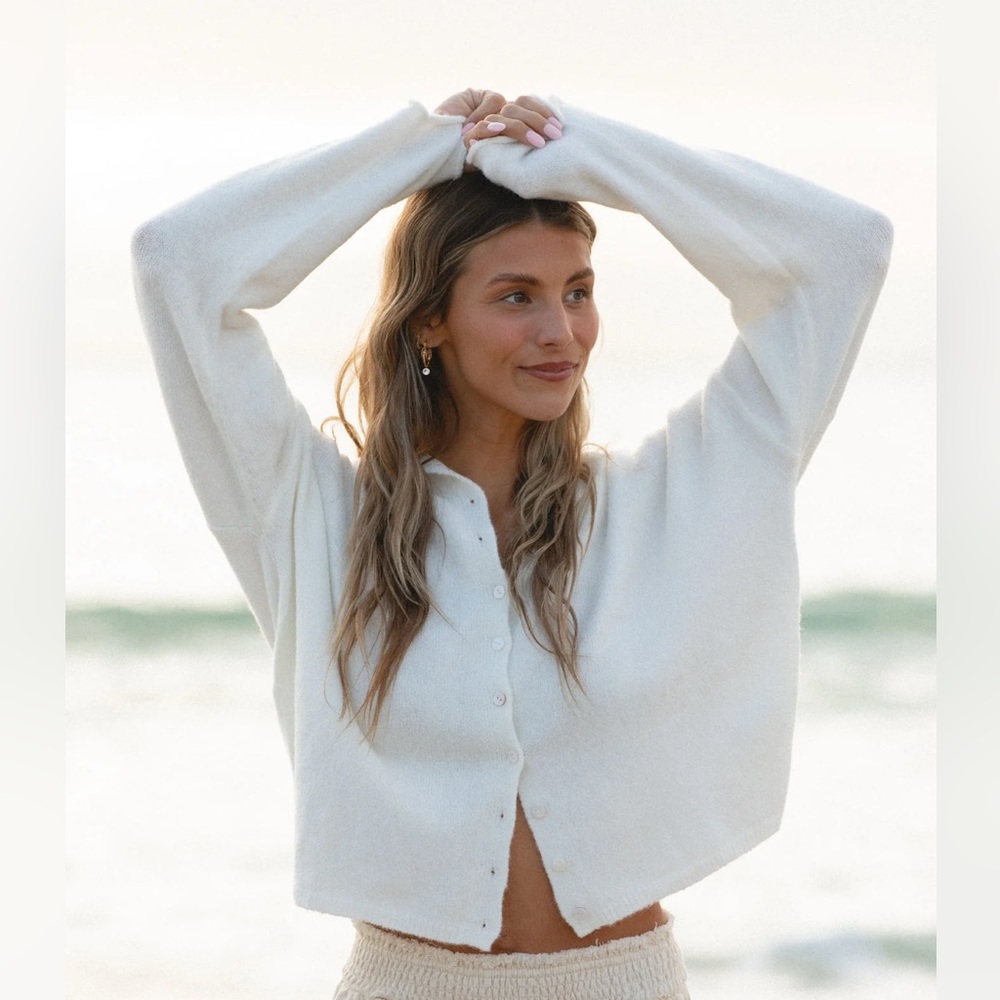 Solai The Label Free Falling Button Cardigan White